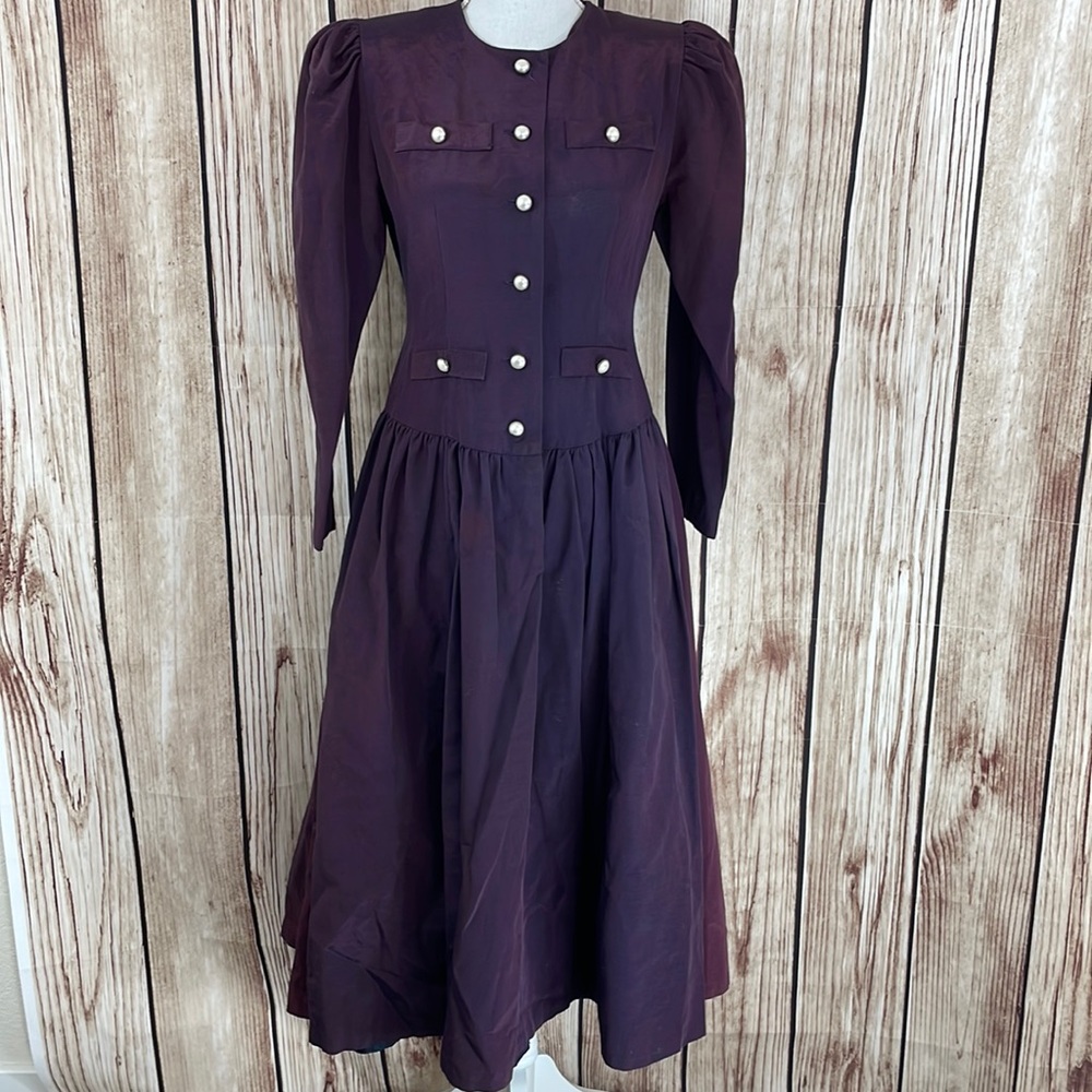 Kathryn Conover Vintage Purple Dress w/Pearl-like Button accents - Size 6